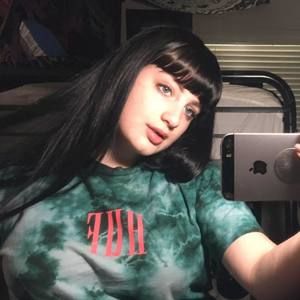 Meet your Posher, Leila